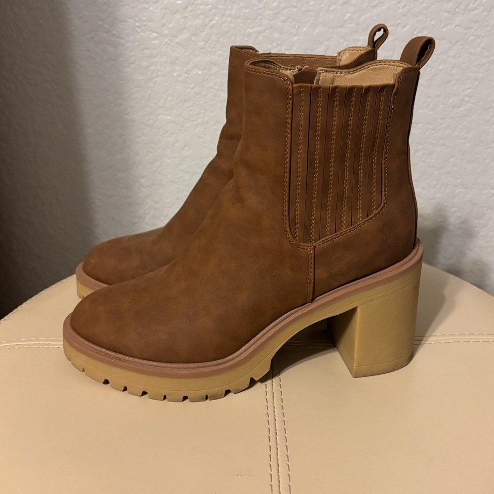 8.5~ Dolce Vita Chunky Booties